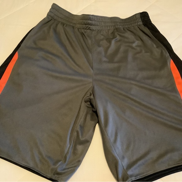 Tek Gear Gray and Black Athletic Shorts Lightweight Elastic Waist - Picture 1 of 3